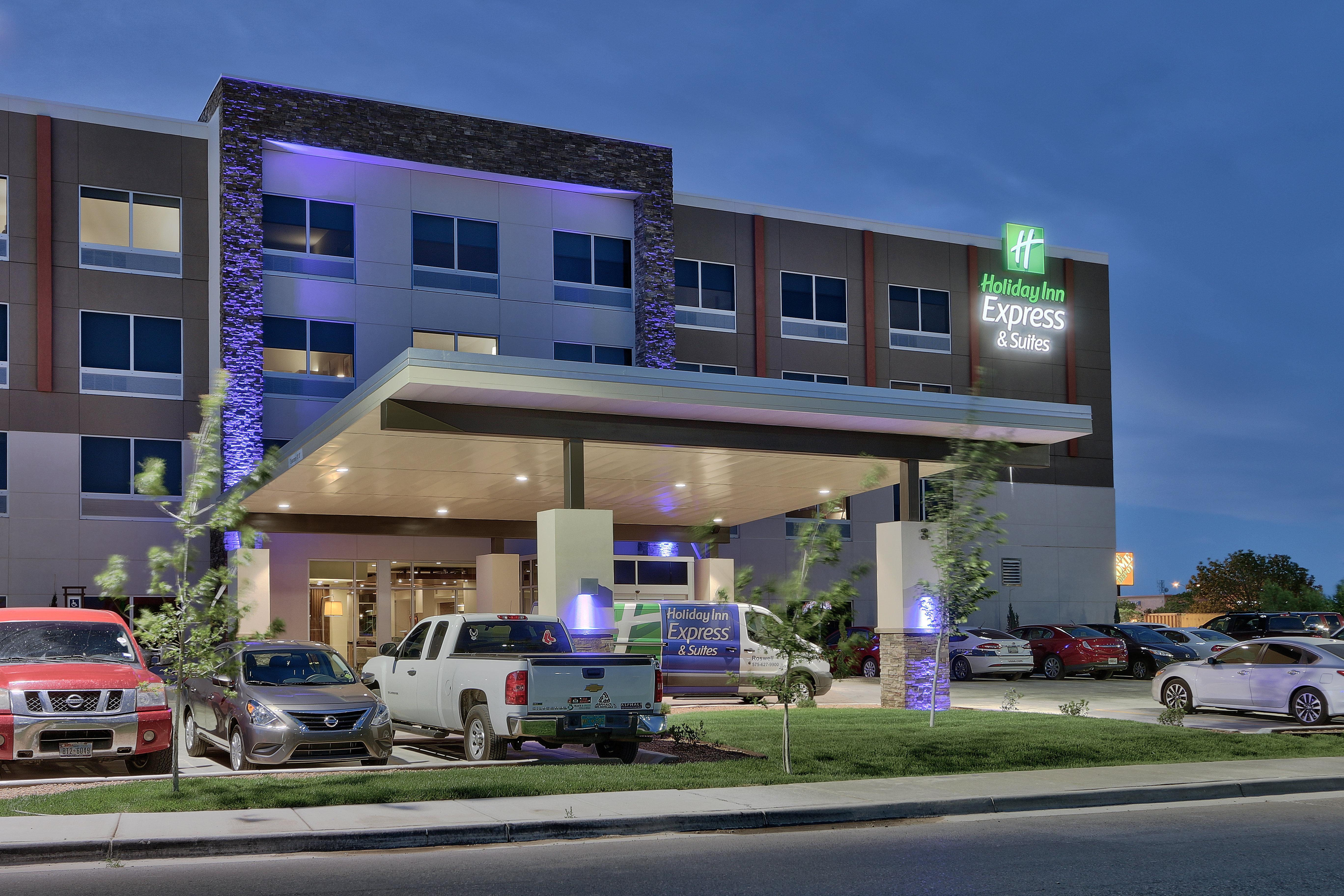 Holiday Inn Express & Suites - Roswell By Ihg Exterior foto